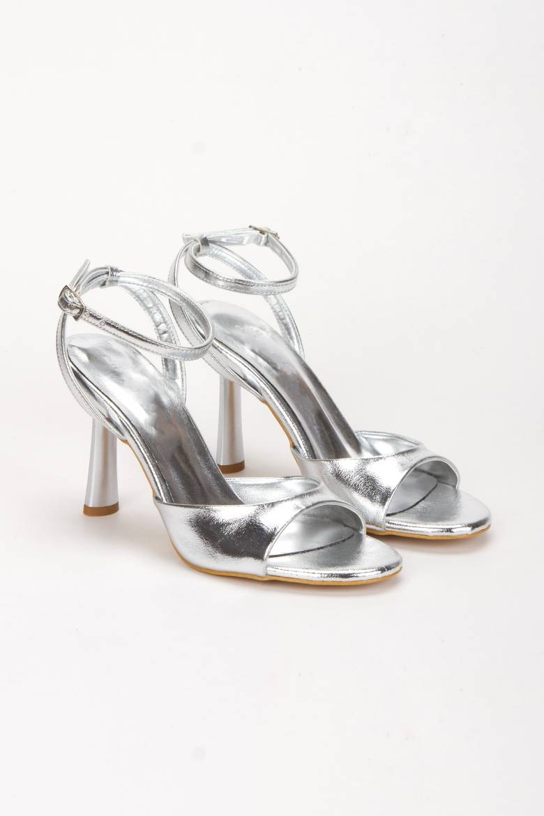 Kadın Bilekten Bağlamalı Topuklu Ayakkabı 3095